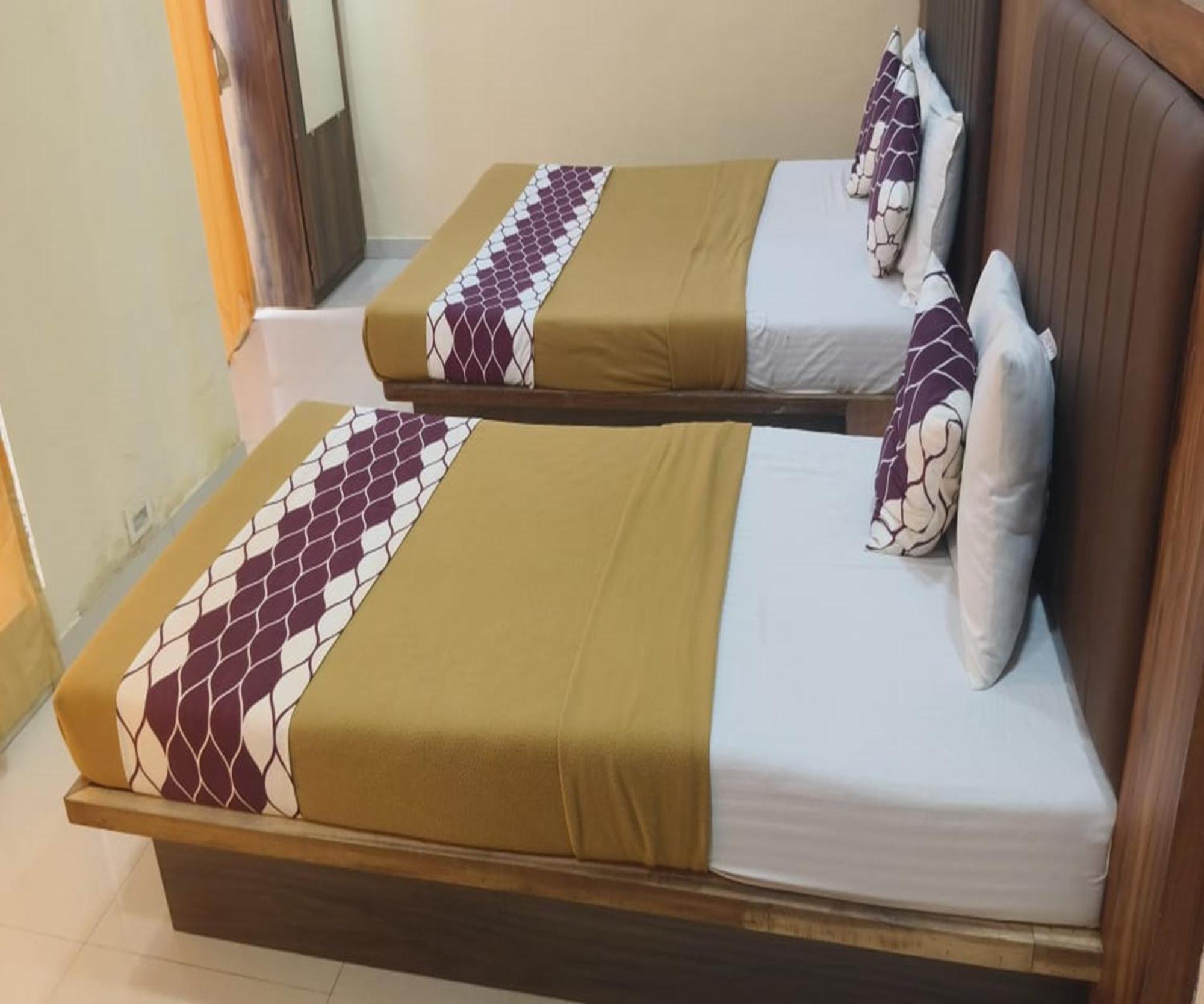 Hotel Om Sai ナビムンバイ エクステリア 写真