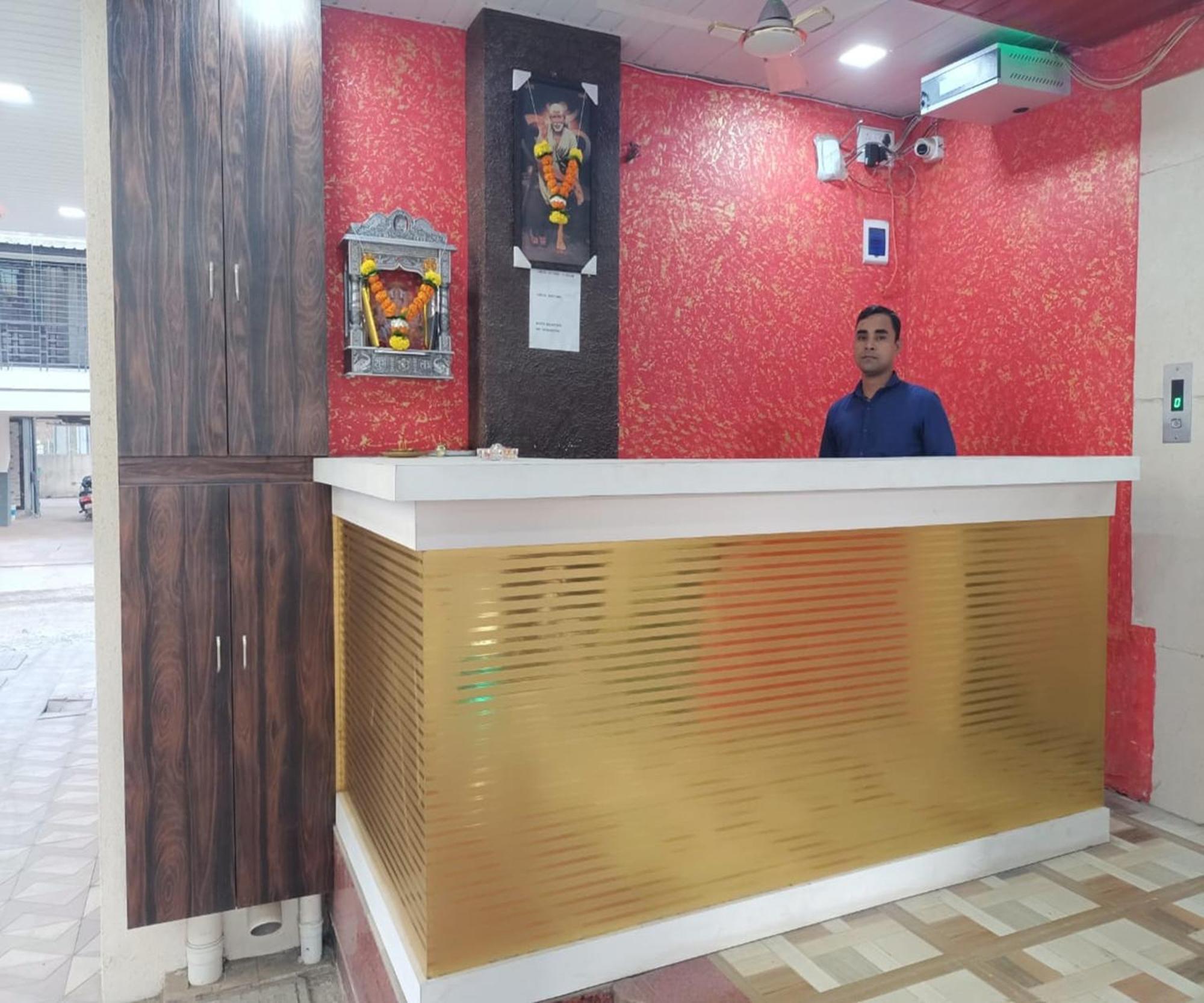Hotel Om Sai ナビムンバイ エクステリア 写真